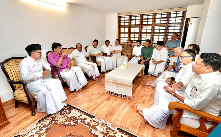 പാണക്കാട്-തങ്ങളോട്-മുഖ്യമന്ത്രിക്ക്-അസൂയയെന്ന്-കുഞ്ഞാലിക്കുട്ടി