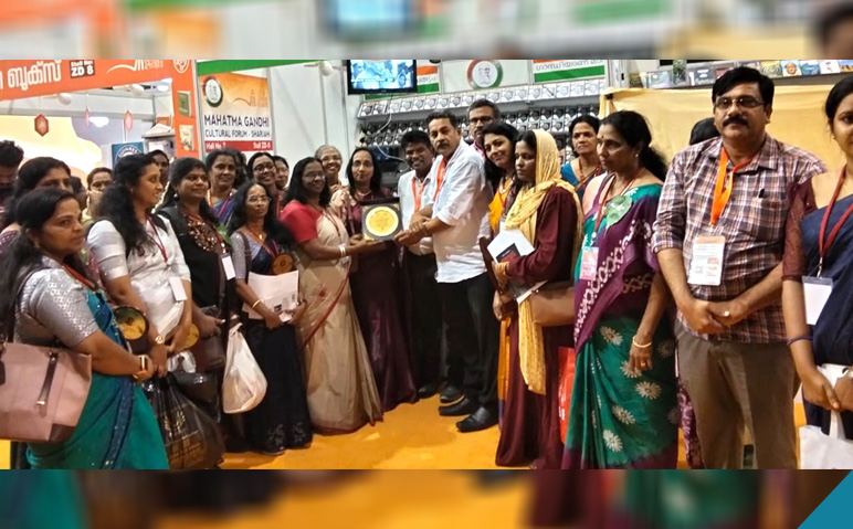 പെണ്ണില്ലം-എഴുത്തിടത്തിലെ-രചയിതാക്കളെ-ആദരിച്ചു