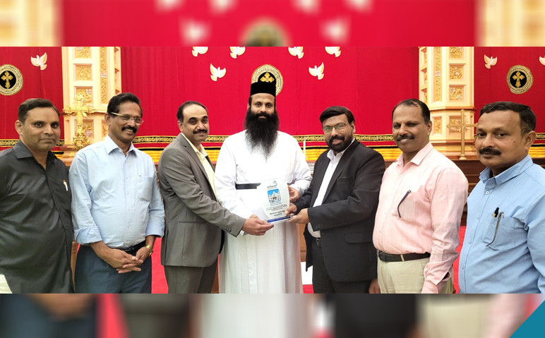 തൃശൂര്‍-കെഎംസിസി-നേതാക്കള്‍-ക്രിസ്മസ്-ആശംസ-നേരാന്‍-ദേവാലയത്തിലെത്തി